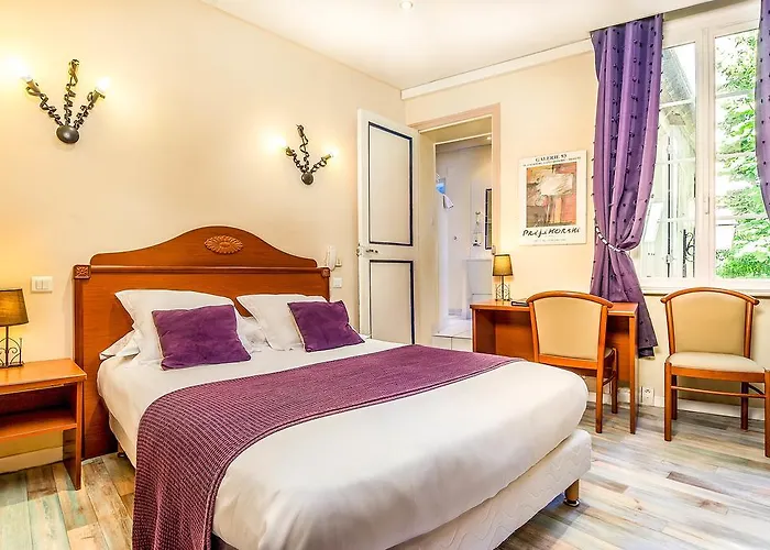 מלון Logis Restaurant 3*